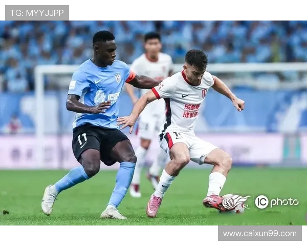 成都足球队比赛经验引发热议球迷对战术选择和球员表现分歧明显 成都足球队比赛经验引发热议球迷对战术选择和球员表现分歧明显